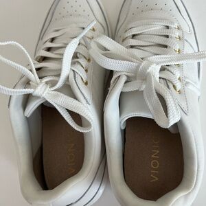 Vionic Elise White Lace-Up Sneakers with Gold Eyelets Size 8 New With Box